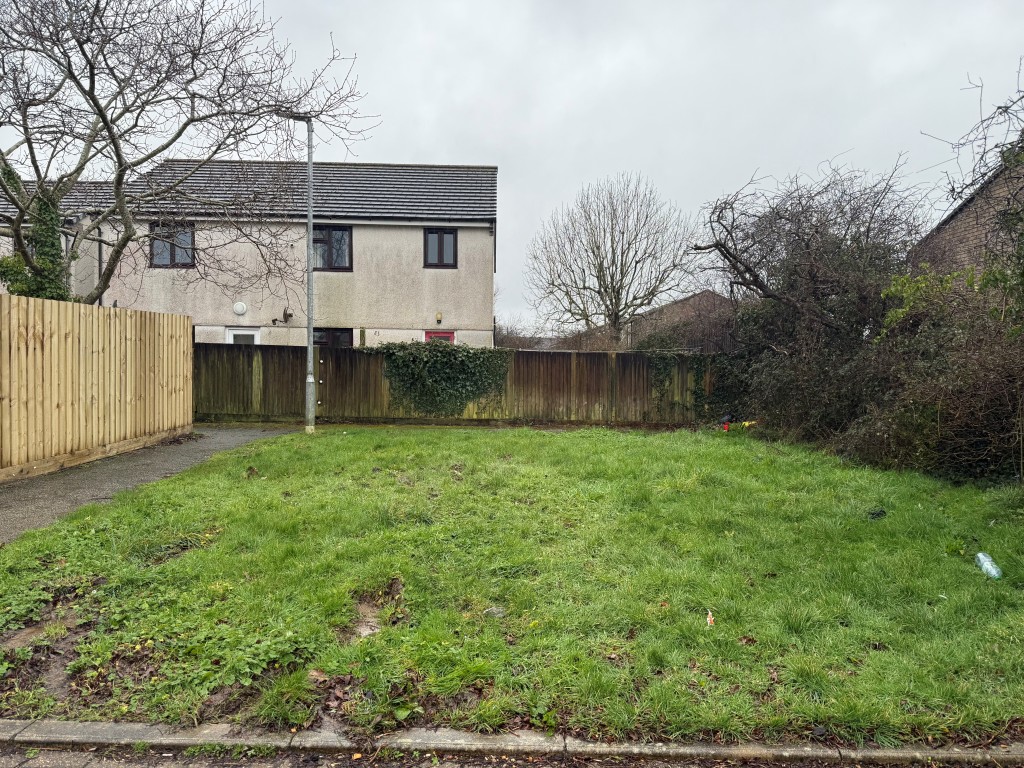 Lot: 96 - PARCEL OF FREEHOLD AMENITY LAND - Front elevation of land